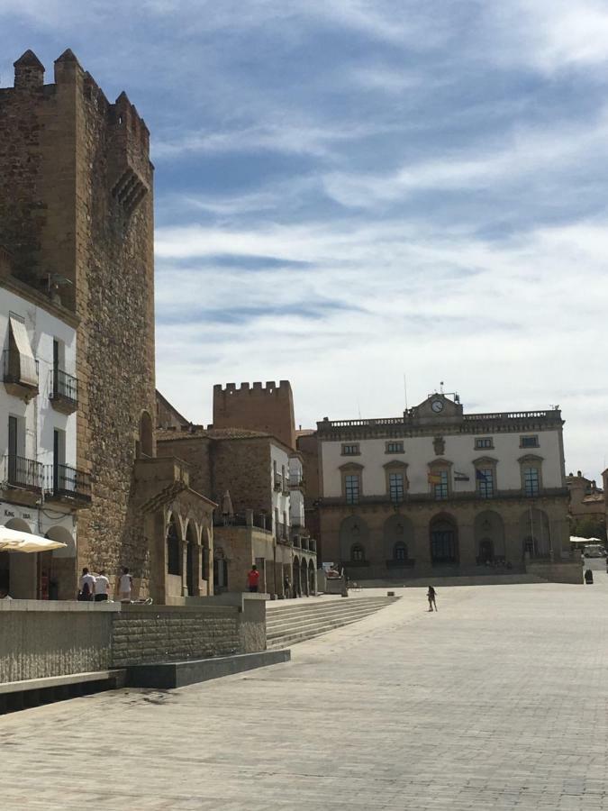 Apartamentos Turísticos Domus Seleqtia Plaza Mayor Caces Exterior foto